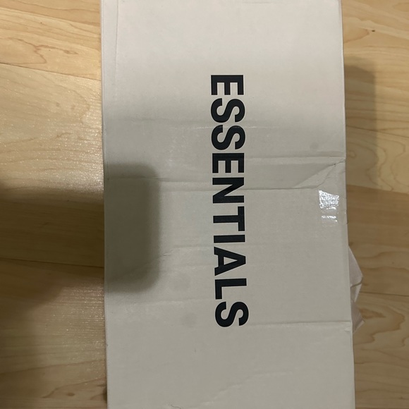 Tried on never worn outside clean clean shoe - Picture 2 of 8